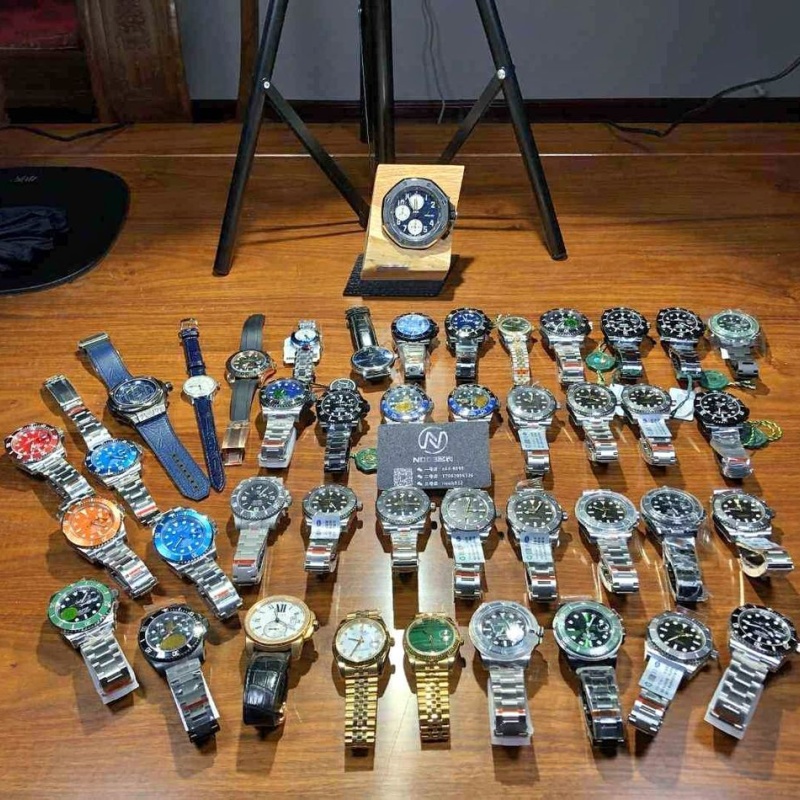 Mens luxury automatic watches , 200+ designs available